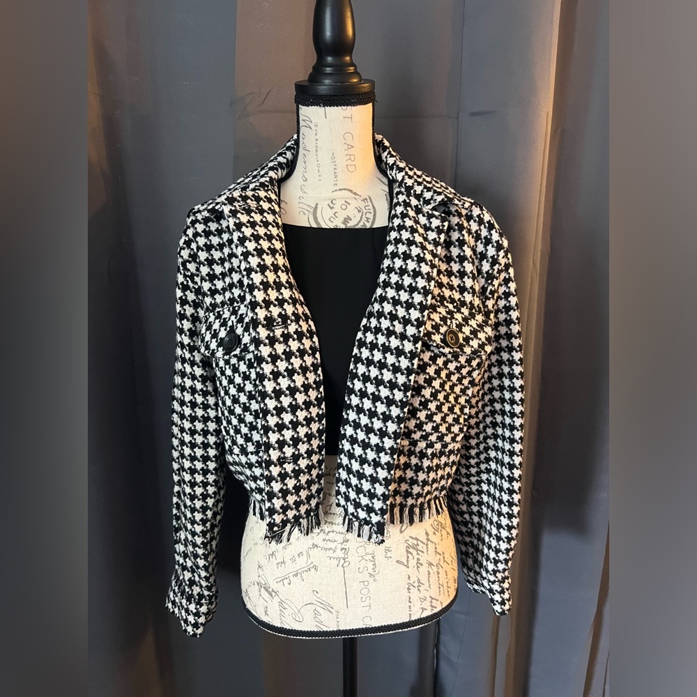 Houndstooth cropped jacket